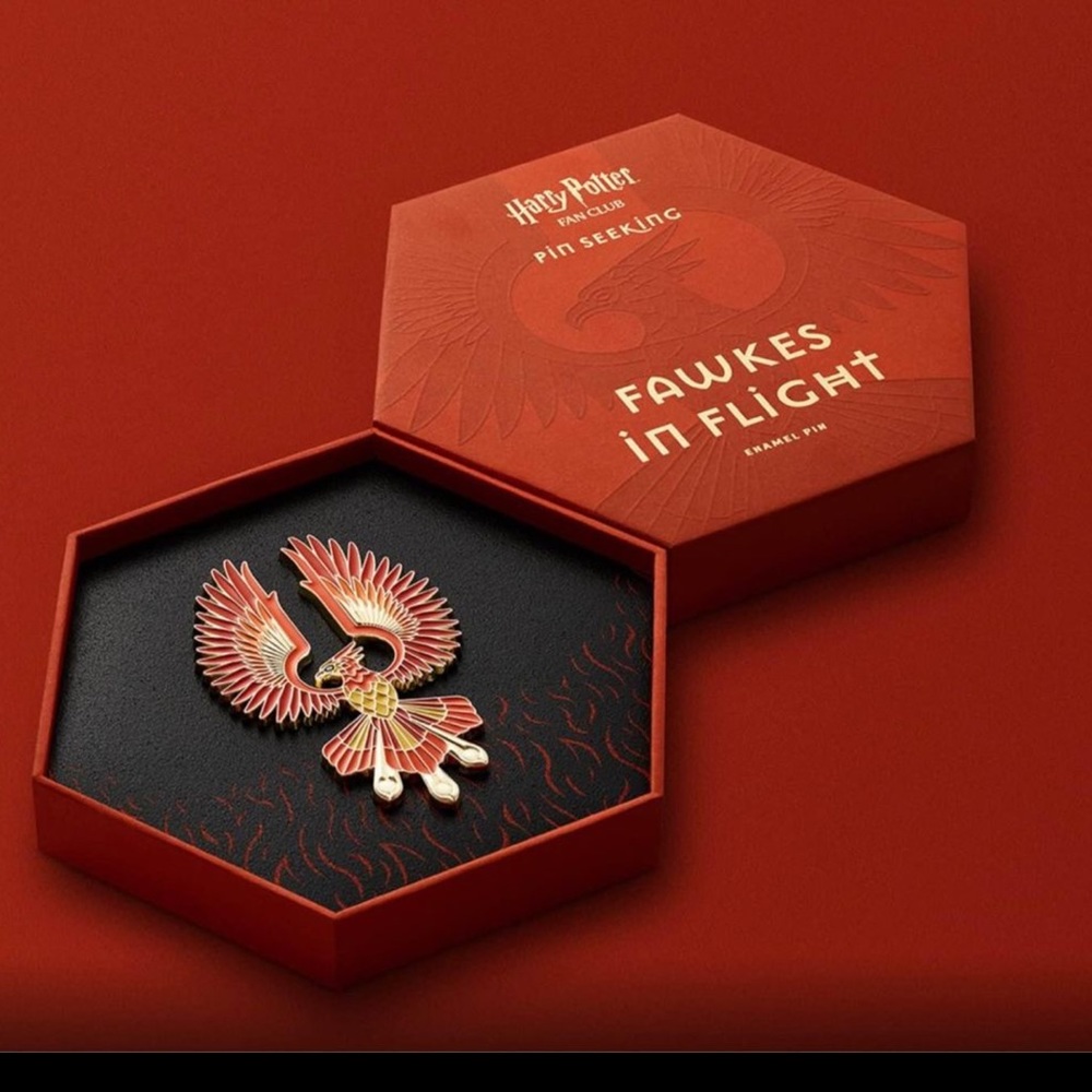 Limited Edition Harry Potter Fawkes in Flight Phoenix Exclusive Trading Pin